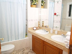 Hair dryer, towels - Villa López, S´Amarador natural park (Santanyí)