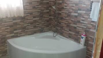 Kamar, 1 Tempat Tidur King, Bebas Asap Rokok | Meja kerja, Wi-Fi gratis, dan seprai linen