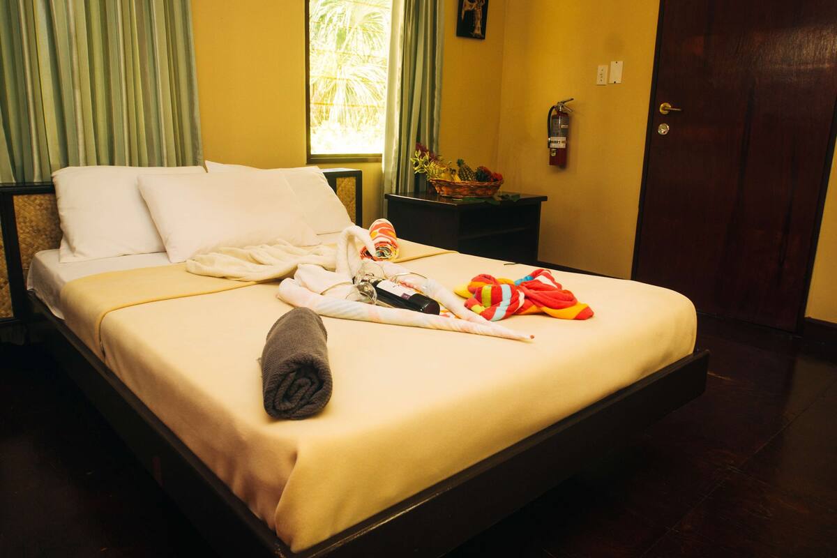 Quartos à prova de som, Wi-Fi, roupa de cama