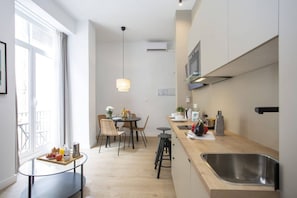 Fridge, microwave, oven, stovetop - Singular Stays Mercado Central X (Valencia ciudad)