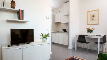 Doppel- oder Zweibettzimmer, Terrasse | Kostenloses WLAN, Bettwäsche