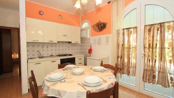 Classic House, 1 Bedroom (Appennini 20/b) | Private kitchen | Full-sized fridge, oven, stovetop, cookware/dishes/utensils