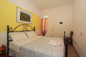 Classic House, 1 Bedroom (Appennini 2/c) | Blackout drapes - Appennini Villas (Comacchio)