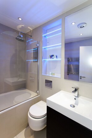 Apartment, 2 Bedrooms | Bathroom