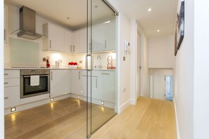 Apartment, 2 Bedrooms | Private kitchen