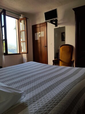 Individuell dekoriert, individuell eingerichtet, Schreibtisch