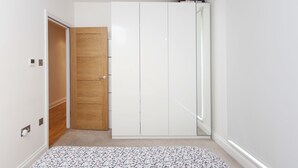 Apartment, 1 Bedroom | 1 bedroom, iron/ironing board, rollaway beds (surcharge), WiFi (free) - Chelsea Stamford Bridge Atmosphere (London)