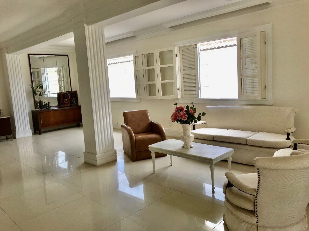 Luxury and comfort just steps from the sea.Standard international west coast USA