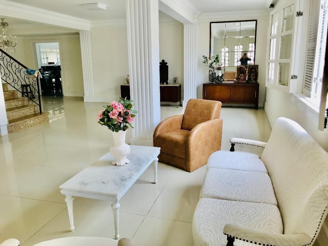 Luxury and comfort just steps from the sea.Standard international west coast USA