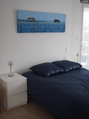 5 slaapkamers, een strijkplank/strijkijzer, reisbedje, wifi