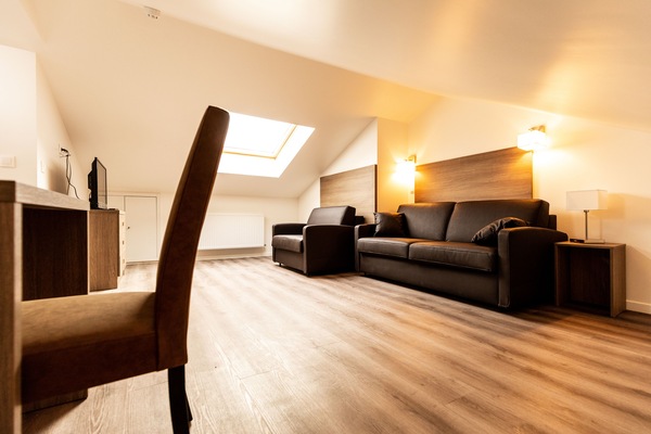 Familiesuite, flere senger, ikke-røyk, byutsikt | Individuelt dekorert, individuelt innredet og skrivebord