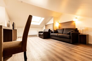 Decoración personalizada, muebles diferentes y escritorio 