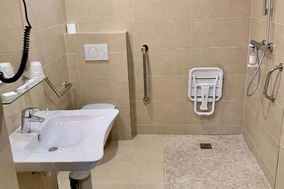 superior single room, 1 large single bed, accessible, city view | individually decorated, individually furnished, desk, blackout curtains