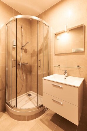 Free toiletries, towels - Le Theatre (Suresnes)