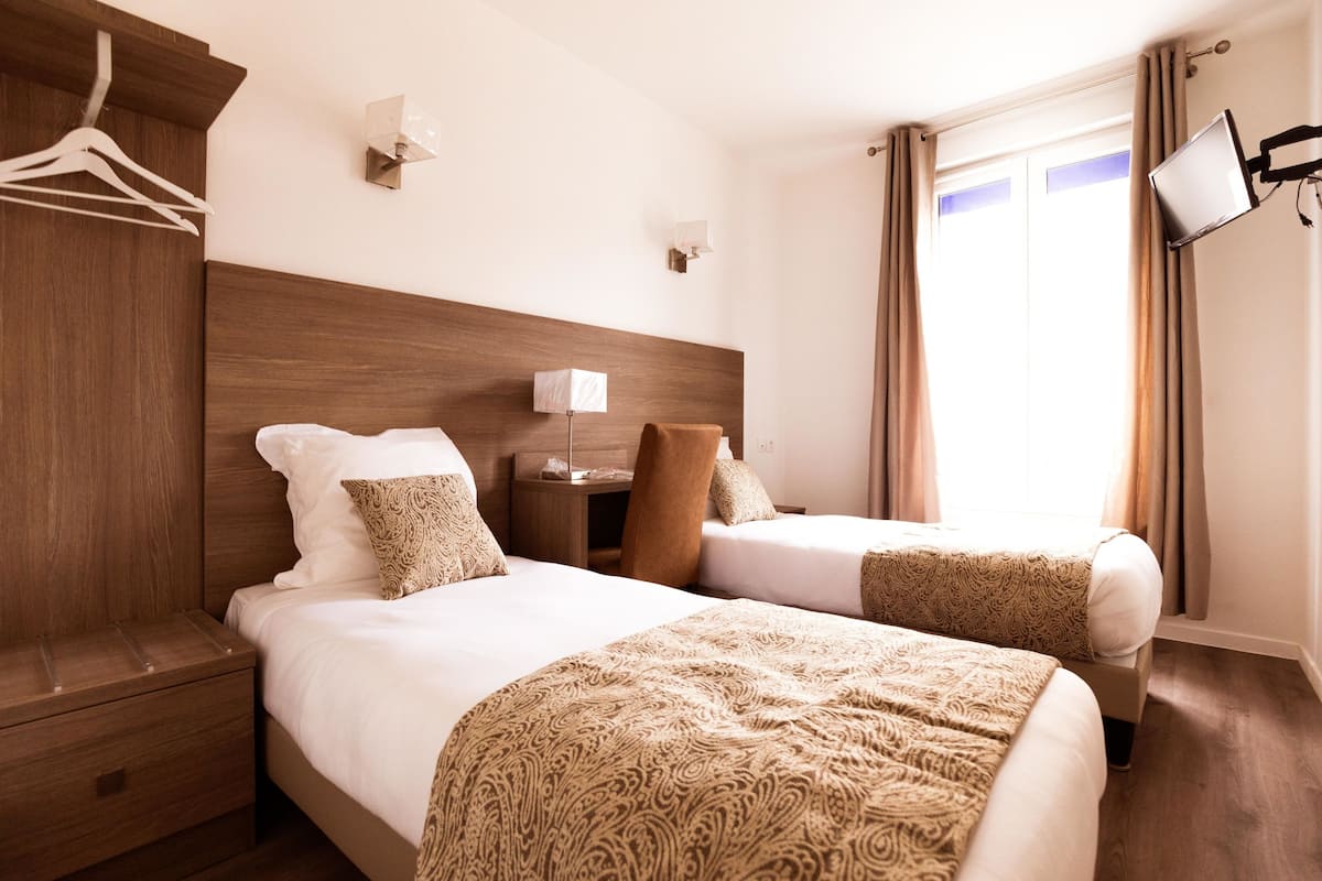 standard double or twin room, 1 queen bed, non smoking, city view | individually decorated, individually furnished, desk, blackout curtains