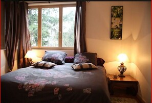 1 bedroom, travel cot, free WiFi, bed sheets