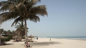 Beach nearby - Bakotu Hotel (Serrekunda)