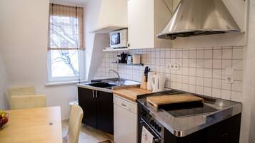 Apartment (incl. cleaning Fee 50 EUR) | Private kitchen | Full-size fridge, microwave, oven, stovetop