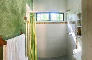 Dusche, Handtücher, Seife, Shampoo