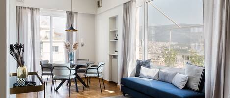 Apartment, 3 Bedrooms | Living room | 43-inch Smart TV with satellite channels, TV, Netflix