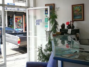 Check-in/check-out kiosk - Hotel Hojarascas (Heredia)