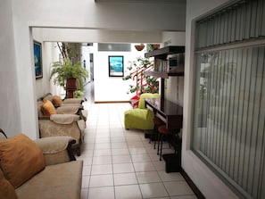 Interior - Hotel Hojarascas (Heredia)