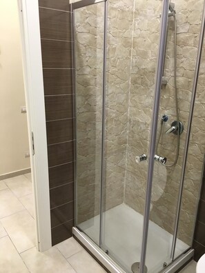 Basic Triple Room (Brown) | Bathroom shower