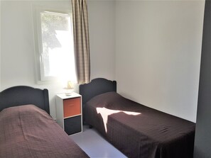 2 bedrooms, iron/ironing board - Maisonette seasonal rental for 4 to 6 people (Soulac-sur-Mer)