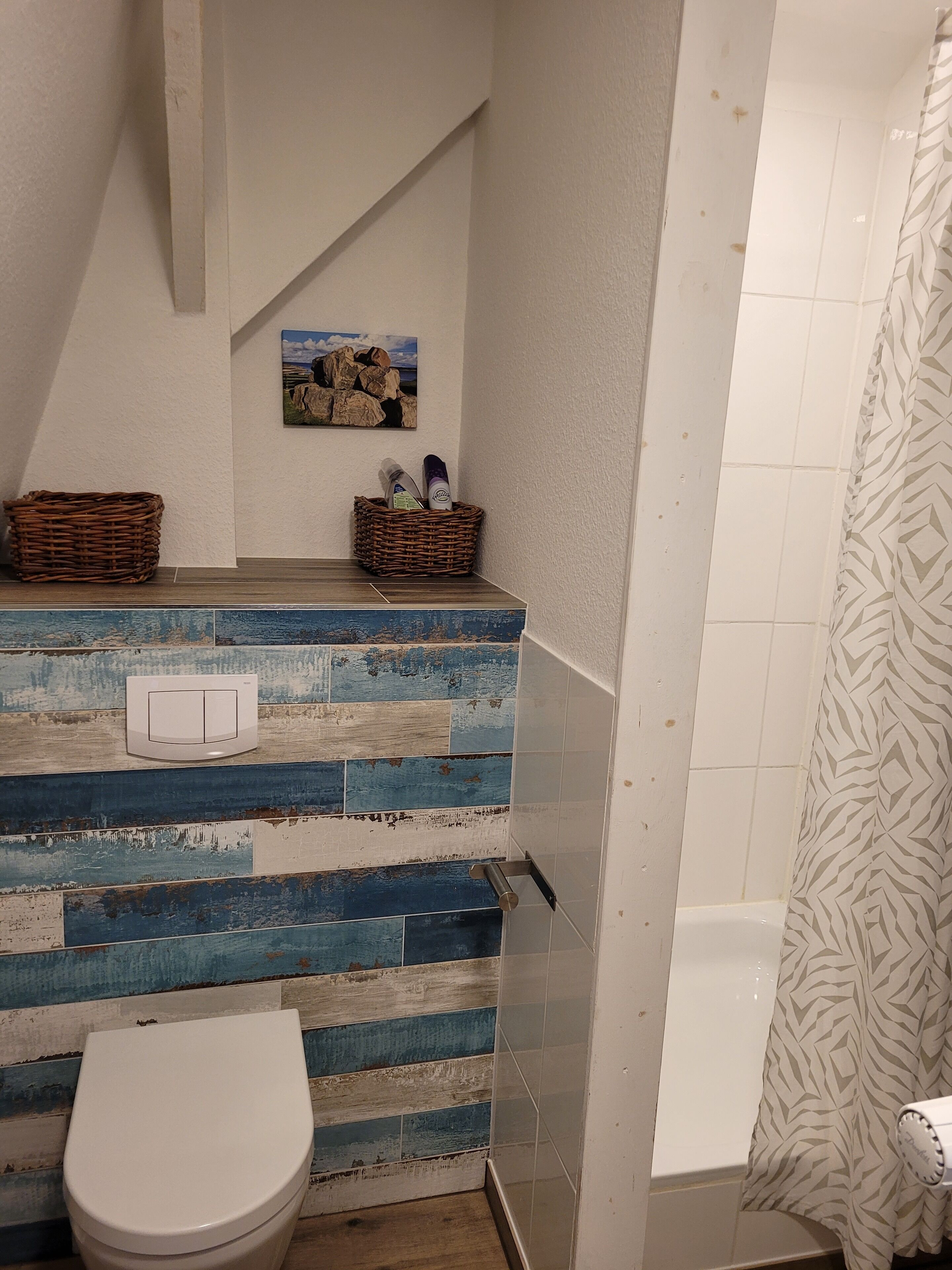 Badewanne, Haartrockner, Toilettenpapier