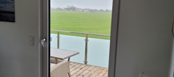 huus no. 11 - Cottage on the dike