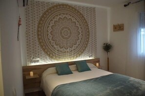 Kamar Double (Mandala) | Minibar, kedap suara, dan tempat tidur bayi gratis