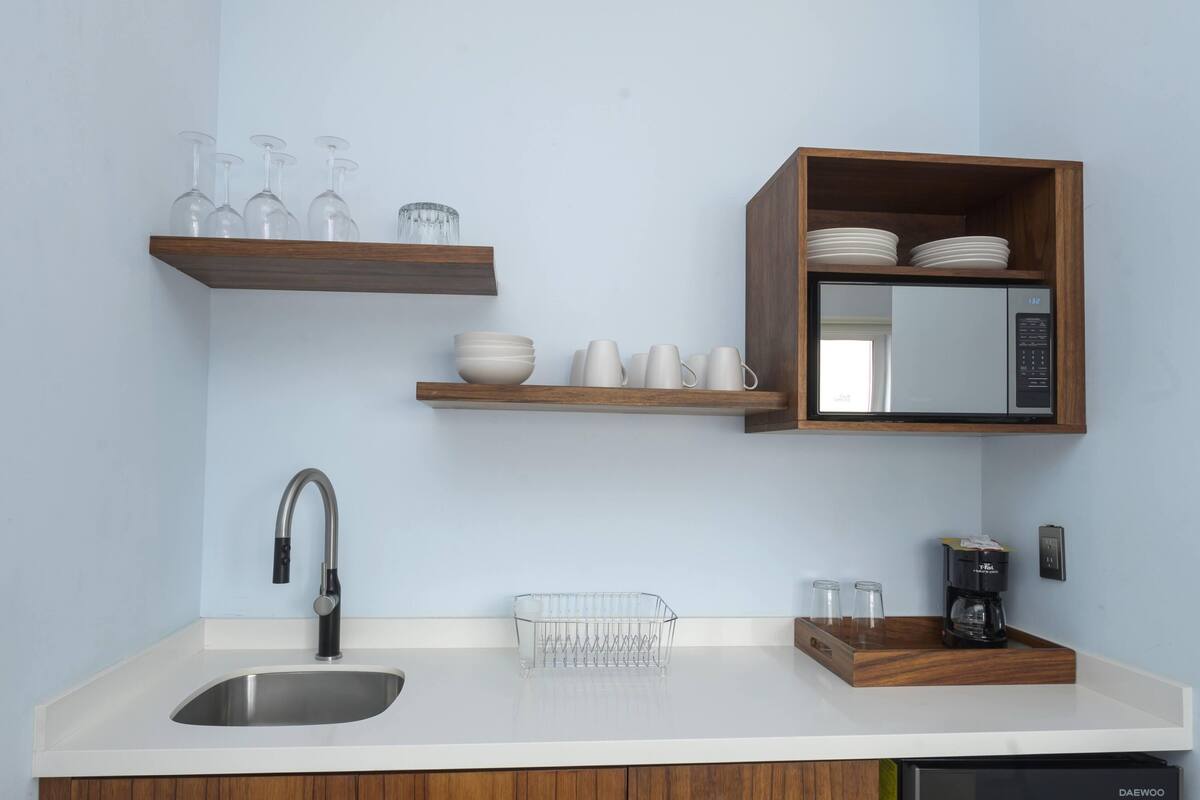 superior suite, 2 bedrooms, 2 bathrooms (sala y comedor) | private kitchen | microwave, coffee/tea maker, cookware/dishes/utensils