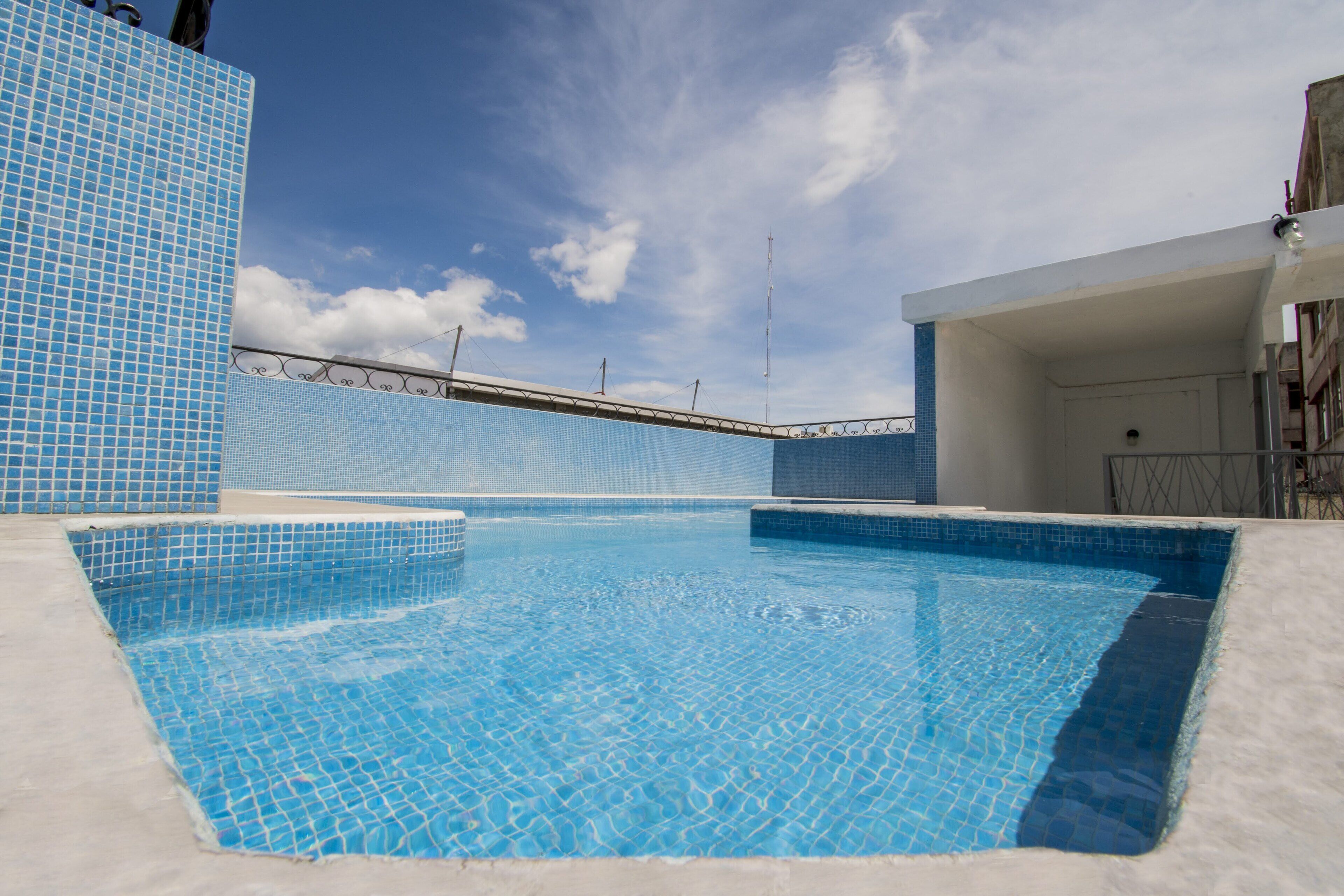 outdoor pool, open 7:00 am to 9:00 pm, pool umbrellas