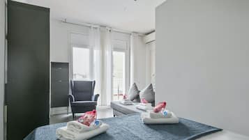 Eenvoudig appartement, 1 tweepersoonsbed, niet-roken | 1 slaapkamer, een strijkplank/strijkijzer, gratis babybedden