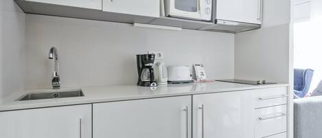 基本公寓, 1 張標準雙人床, 非吸煙房 | 私人廚房 | 大型冰箱、微波爐、爐台、咖啡機/沖茶器