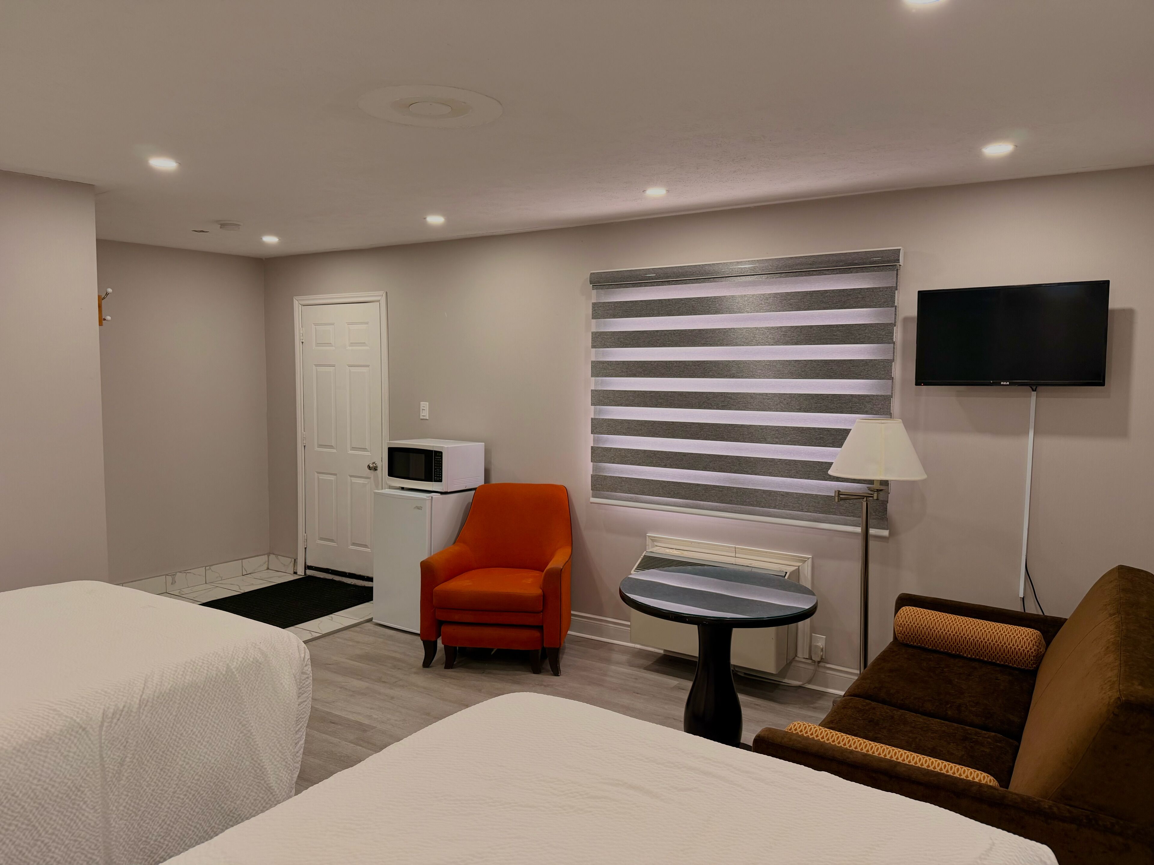 Chambre familiale double, non-fumeur | Accès au Wi-Fi (inclus), literie fournie, accessible en fauteuil roulant