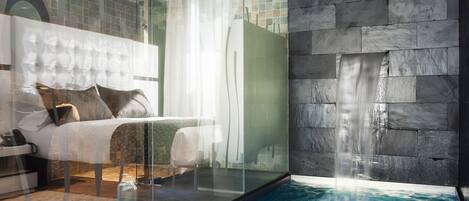 Suite, alberca privada | 1 habitación, ropa de cama de alta calidad y minibar