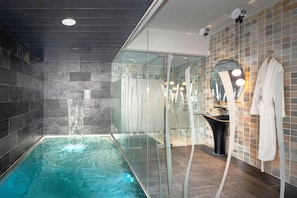 Suite - privat pool | 1 soveværelse, premium-sengetøj, minibar, pengeskab på værelset