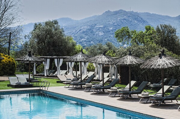 Innendørsbasseng og utendørsbasseng