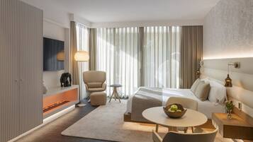 Suite, privézwembad | 1 slaapkamer, luxe beddengoed, een minibar, een kluis op de kamer