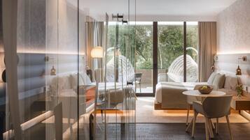 Suite, privézwembad | 1 slaapkamer, luxe beddengoed, een minibar, een kluis op de kamer