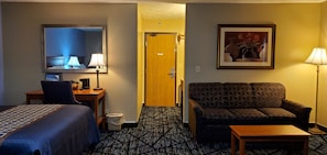 Comfort tweepersoonskamer | Badkamer | Een bad/douchecombinatie, gratis toiletartikelen, een haardroger