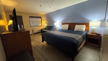 Yhden hengen standard-huone, 1 suuri parisänky, tupakointi kielletty | Yksilöllisesti sisustettu, yksilöllisesti kalustettu, työpöytä