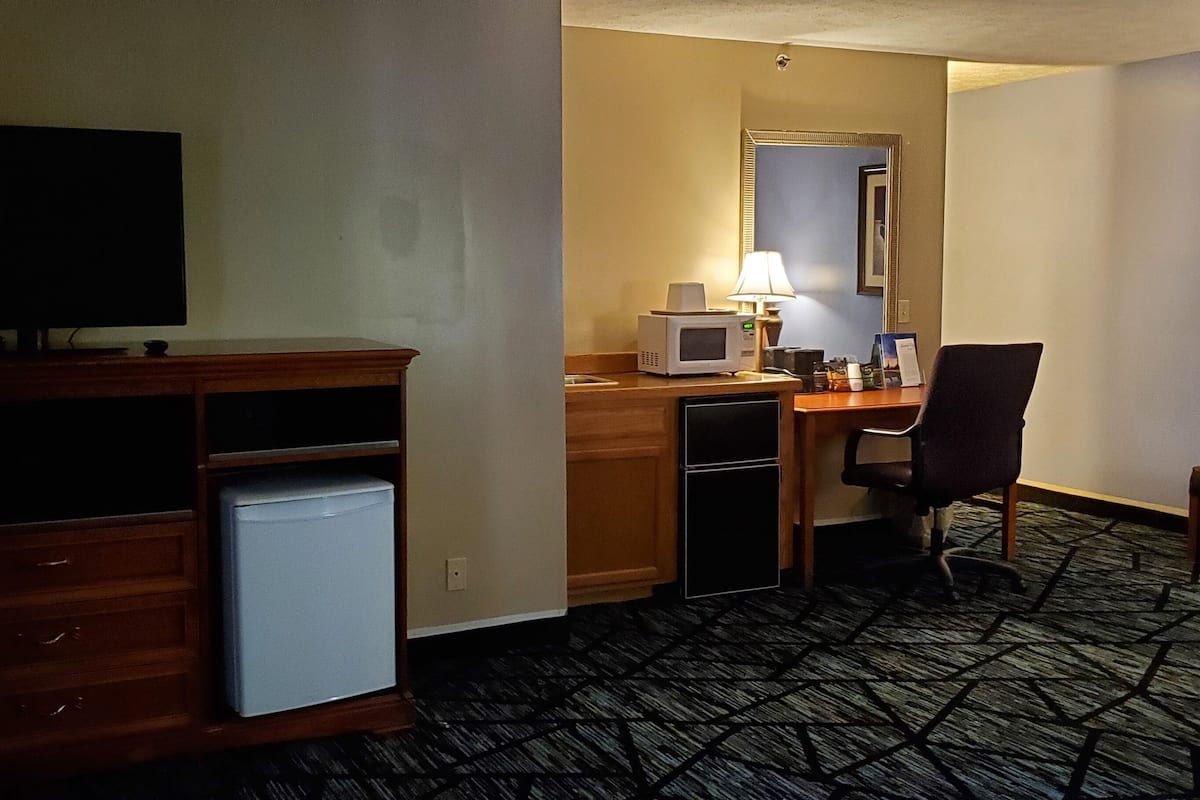 comfort studio suite, 1 king bed | individually decorated, individually furnished, desk, blackout curtains