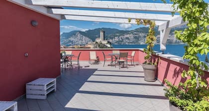 Résidence "La Pergola" zone centrale, jardin, piscine, parking