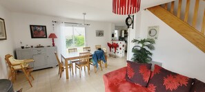 Télévision, cheminée, lecteur de DVD