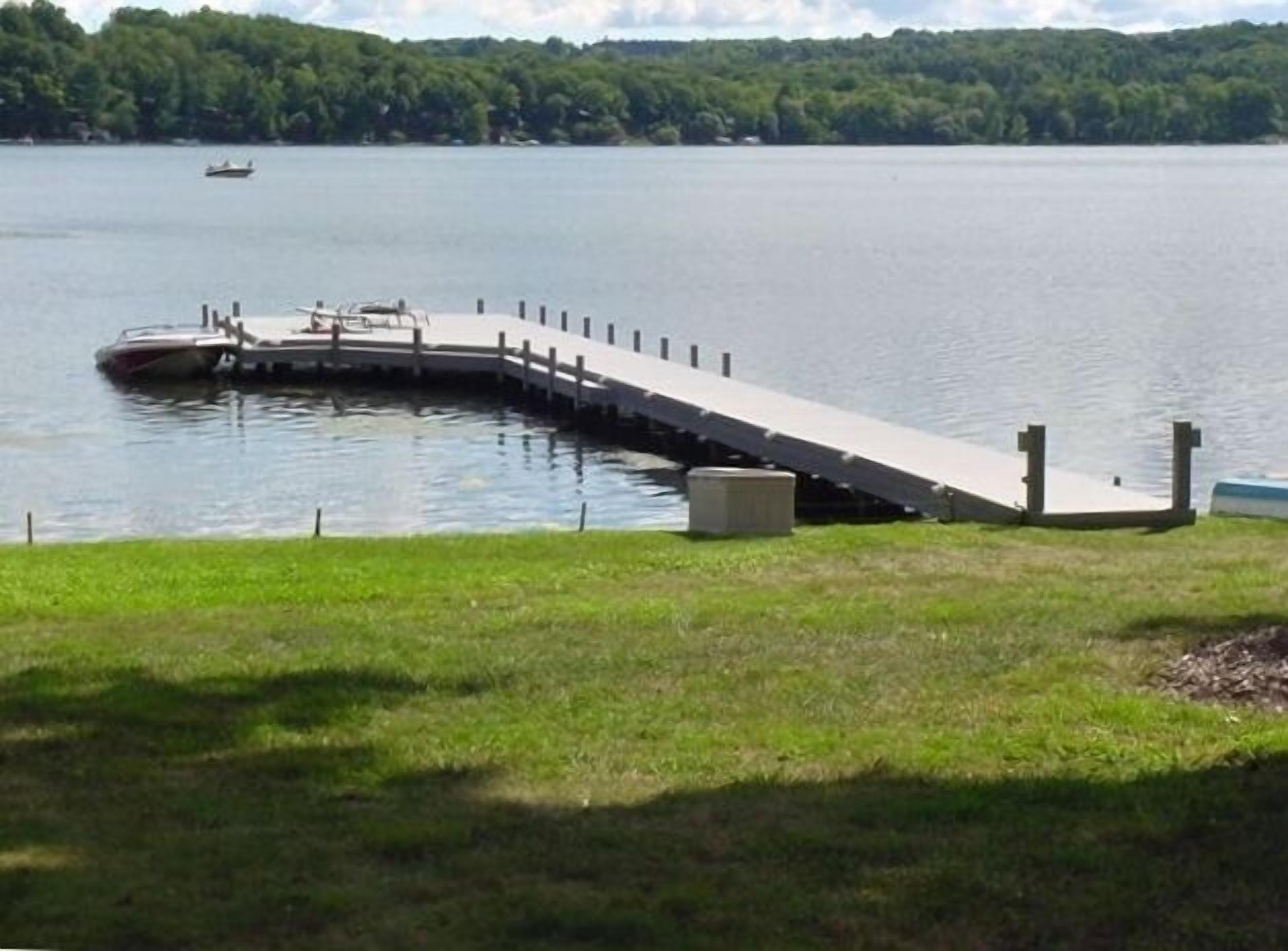 Elegant Clean Victorian Lake Home, 3.5 Acres & 350 Frontage