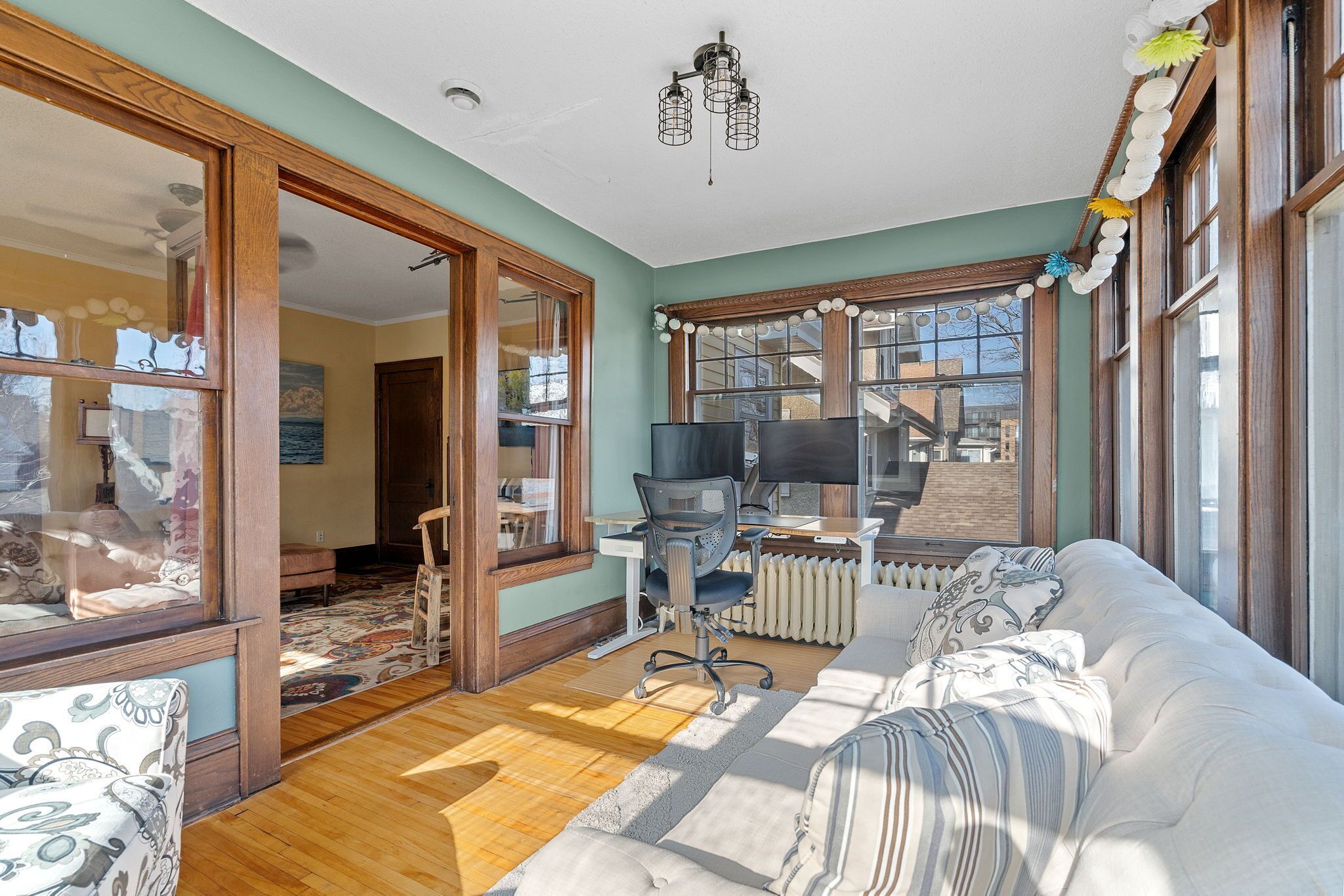 House (5 Bedrooms) | Living room | TV