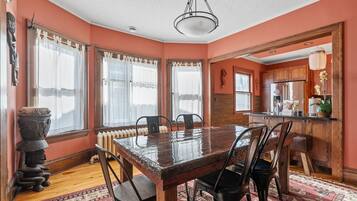 Maison (5 Bedrooms) | Restauration dans la chambre