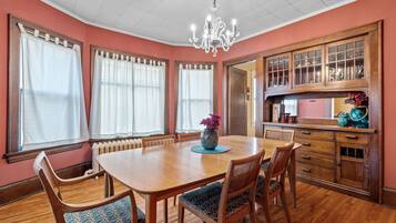 Nhà (5 Bedrooms) | Khu vực ăn uống tại phòng